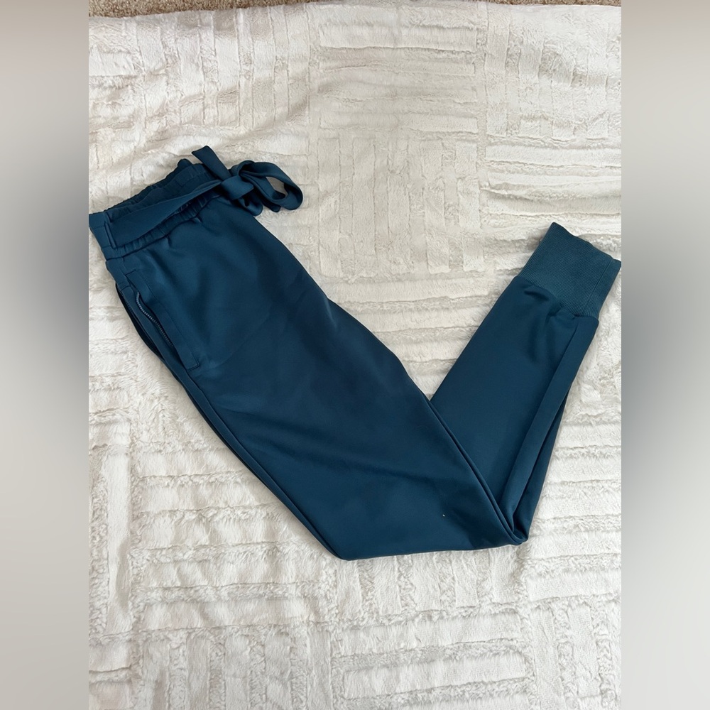 Squat Wolf Women’s Athletic Pants Size L